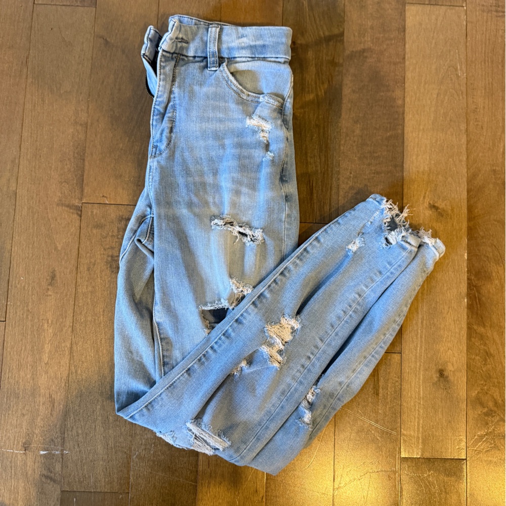 American Eagle Outfitters Light Blue Distressed Skinny Jeans